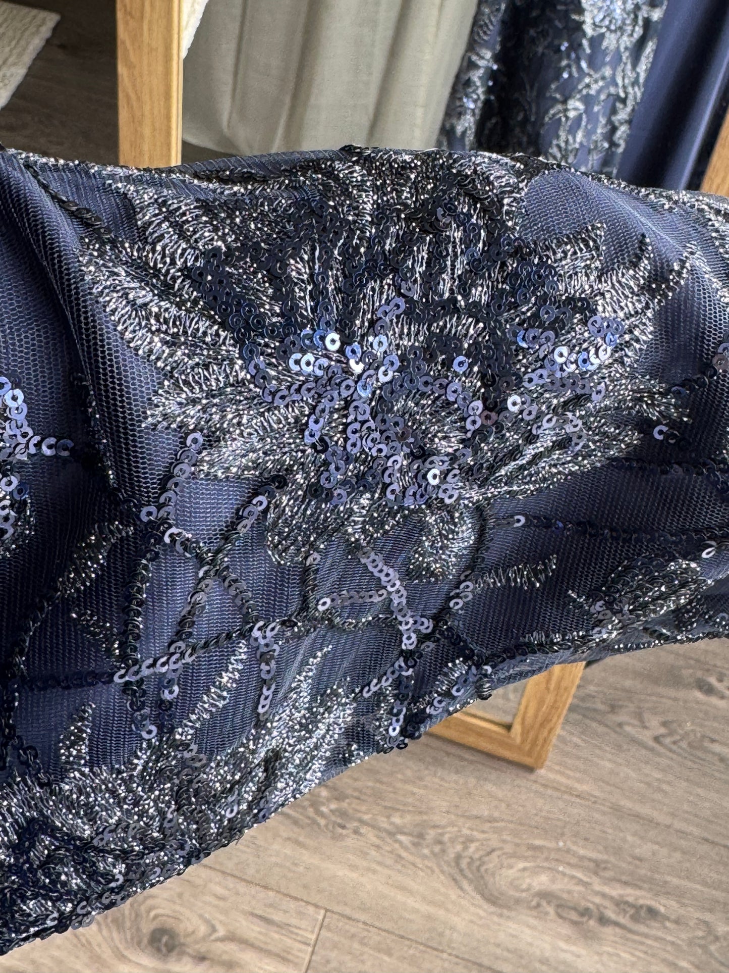 Abaya Anissa à sequins et motifs floraux